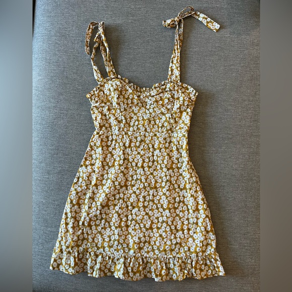 Princess Polly Yellow Flower Mini Dress so cute for summer! - Picture 2 of 5